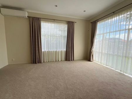 Spacious Family Home - Photo 3