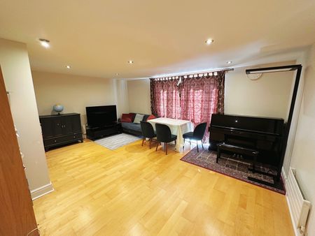 2 Bed Flat, Edison Building, E14 - Photo 2