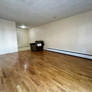 Spacious 1bed/1bath suite in Multifamily Bldg - Photo 2