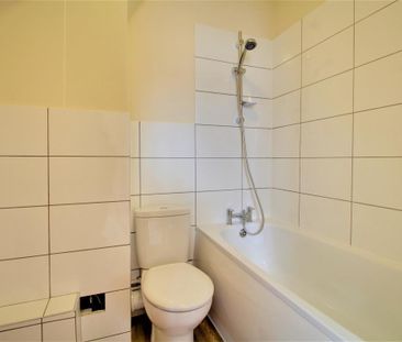 Gable End, Victoria Road, Aldershot, GU11 - Photo 2