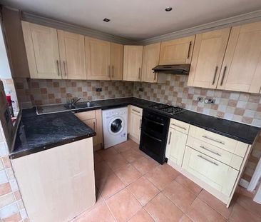 2 bedroom end of terrace house to rent - Photo 5