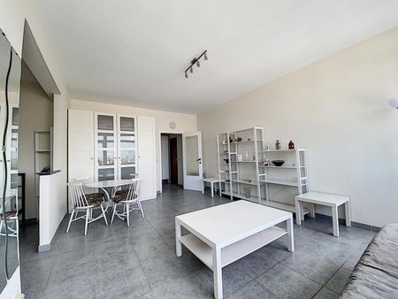 À Ixelles, grand studio de 55m2 en location 750 € par mois - Foto 5