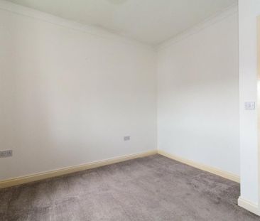 2 bedroom semi-detached house to rent - Photo 2