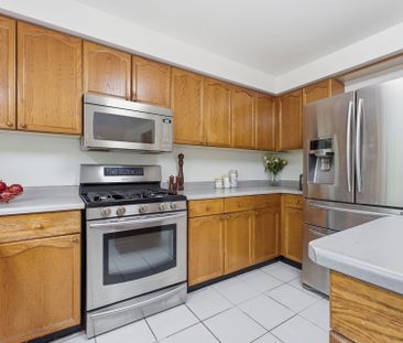 For Lease - 5211 Micmac Crescent, Mississauga, Ontario - Photo 2
