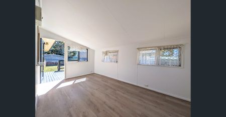 Freshly Renovated Home within a walking distance to Shops & Transport - Photo 5