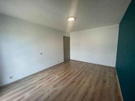 Appartement met terras en garage in het centrum van Moerbeke - Photo 5