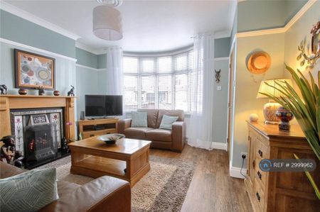 4 bedroom terraced house to rent - Photo 3