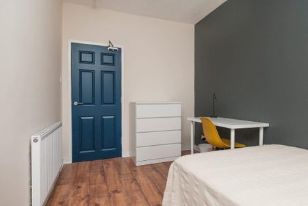 3 bedroom flat to rent - Photo 5