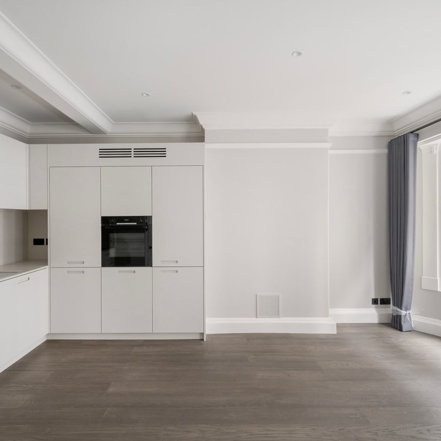 Young Street - Photo 1