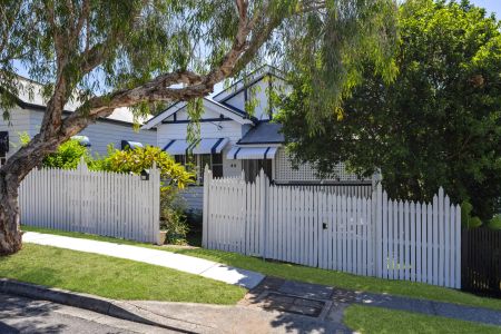 Charming Home in Excellent Newmarket Location - Photo 3