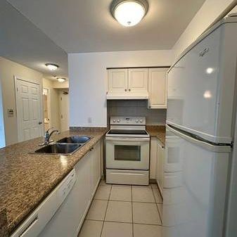 Yonge/Sheppard Beautiful 2Bdrm West View Direct Access Subway - Photo 4