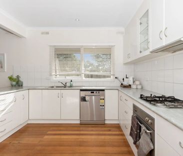 Spacious Home in Sought-after Pocket - Photo 5