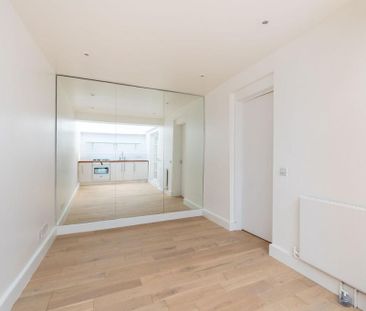 2 bedroom maisonette to rent - Photo 2