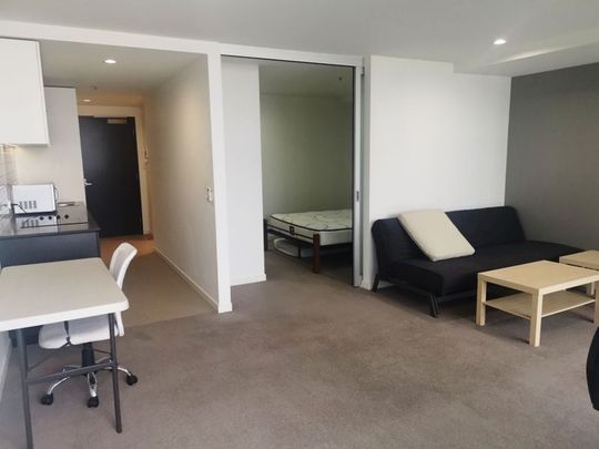 Fully furnished 1-bedroom apartment in Docklands - Photo 1