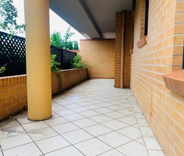 Spacious Ground Floor 2 Bedroom Unit - Close To All Amenities - Photo 5