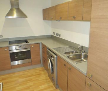 2 bedroom flat to rent - Photo 2