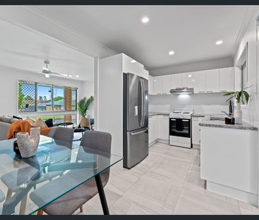 GORGEOUS FAMILY HOME IN THE HEART OF COLLINGWOOD PARK!! - Photo 4