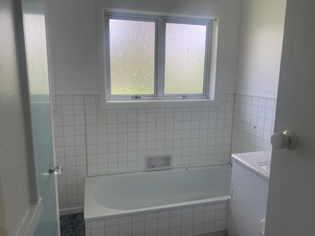 Tidy Two Bedroom - Glenview - Photo 3