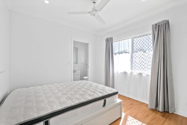 Self Contained Studio Unit with Kitchenette & Ensuite. Rent includes: Electricity, Water & Wifi. - Photo 1