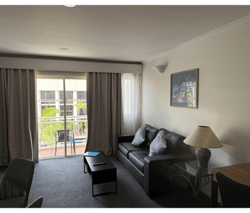 Delightful Top Level Inner City Apartment - Photo 3