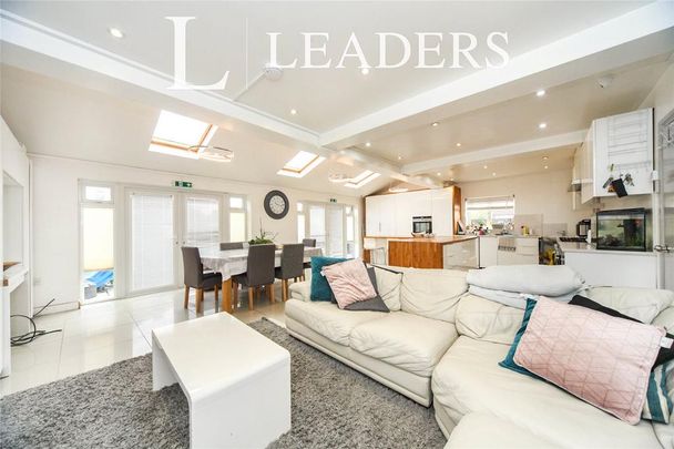 6 bedroom house to rent - Photo 1