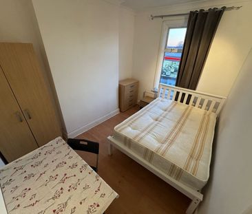 Room in a Shared House, Leytonstone Road, E15 - Photo 2