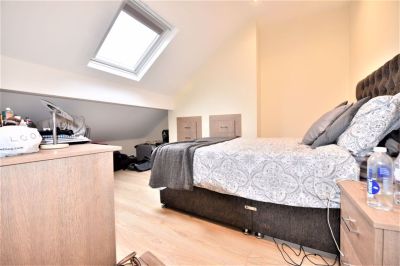 1 bedroom Flat in Otley Road, Leeds - Photo 4