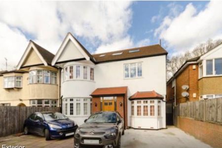 3 Bed Flat, Roehampton Vale, SW15 - Photo 4
