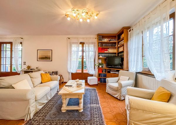 Villa in Affitto a Forte dei Marmi – Zona: Caranna