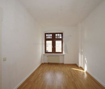 Romantische 3-Raum-Altbauwohnung mit Einbauküche - Photo 3