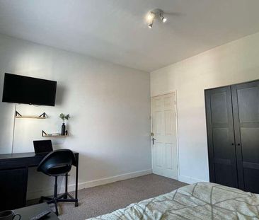 Wilson Street - Bed *price Reduction!!!* -available Now!, LN1 - Photo 2