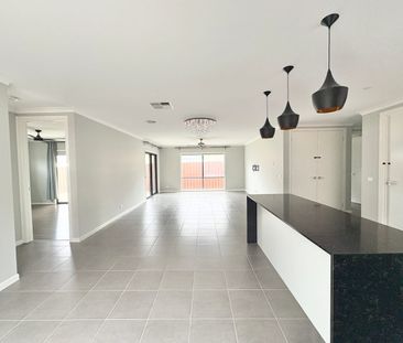 Spacious & Stylish Family Living in a Prime Leopold Location - Photo 3