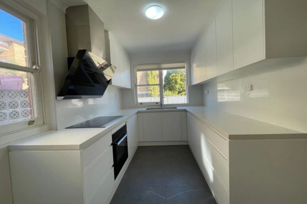 Well-Presented Two Bedroom Apartment in Convenient Penshurst Location - Photo 1