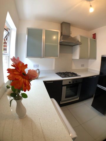 Room in a Shared House, Cedar Road, NW2 - Photo 4