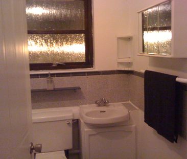 1 Bed Semi-Detached House, Evelyndenington Road, E6 - Photo 4