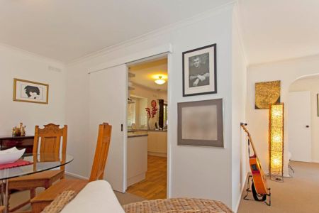 COMFORTABLE FAMILY LIVING IN CONVENIENT LOCATION! - Photo 5