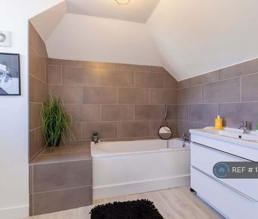 4 bedroom detached house to rent - Photo 6
