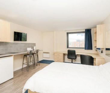 1 bedroom in a flat share to rent - Photo 5