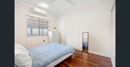 PRIME LOCATION WITH SPACIOUS YARD!! - Photo 4