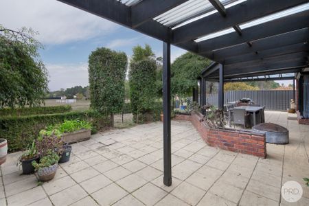 SPACIOUS FAMILY HOME WITHIN WALKING DISTANCE TO MIDLANDS GOLF - Photo 4