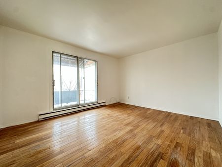 11962 Avenue Monty, #7 - Photo 2