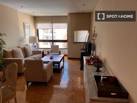 madrid, Community of Madrid 28010 - Photo 2