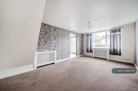 3 bedroom end of terrace house to rent - Photo 2