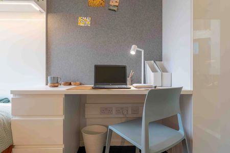 Brighton Residence, 7 The Furlong, Lewes Road, Brighton BN2 - Photo 3