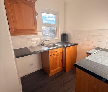 Flat 4, Rayleigh Road, Benfleet, Essex, SS7 - Photo 2