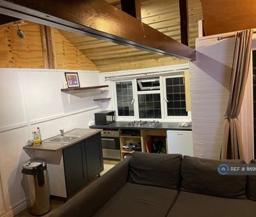 Studio to rent - Photo 1