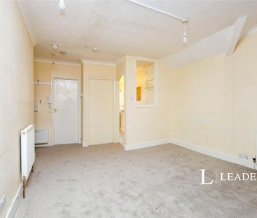 3 bedroom flat to rent - Photo 2