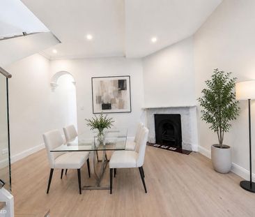 Beautifully Renovated Four-Bedroom Home with Contemporary Style - Photo 2