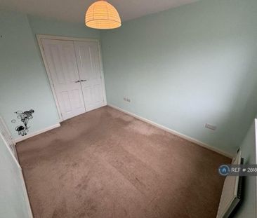 3 bedroom semi-detached house to rent - Photo 4