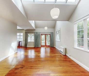 19 Scarborough Terrace, Mount Victoria - Photo 1